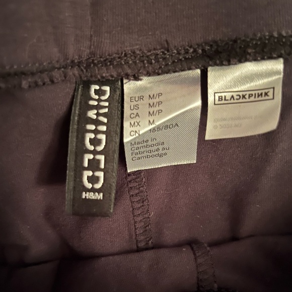 BLACKPINK x H&M bike shorts Size M Petite - Picture 3 of 3